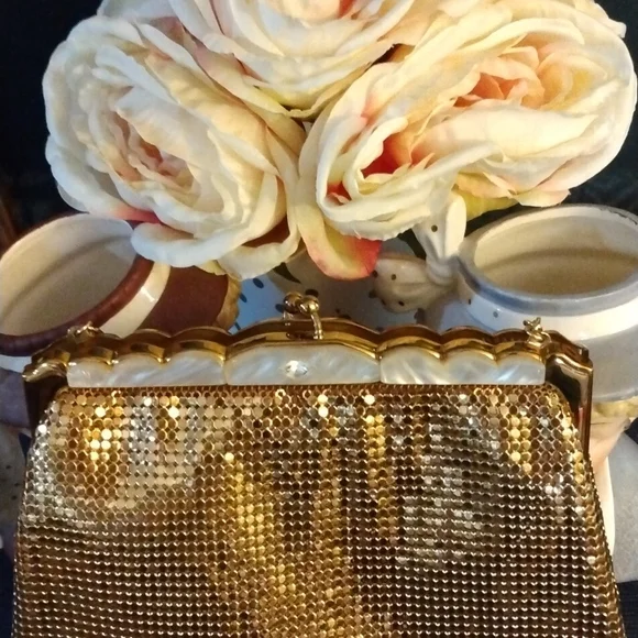 Vintage,Whiting&Davis # 2981,Gold Metallic Evening Bag with Mother of Pearl top. - Picture 3 of 16